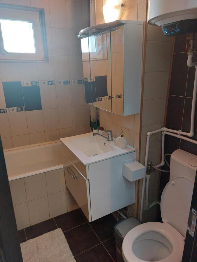 Apartament Central Renovat 3 Camere Bukarest Exteriör bild
